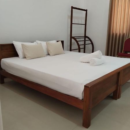 Urban Breeze Hotel Kundasale ภายนอก รูปภาพ